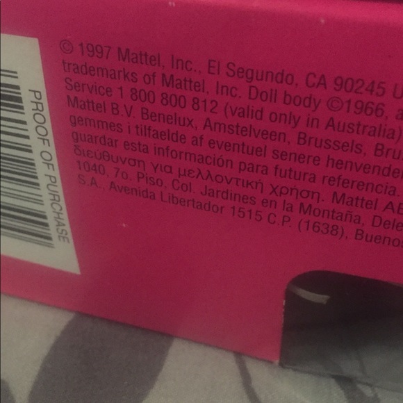 Vintage (1997) Valentine Barbie - Picture 4 of 4